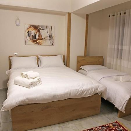 Modern Marvel Apartment Krujë Eksteriør billede