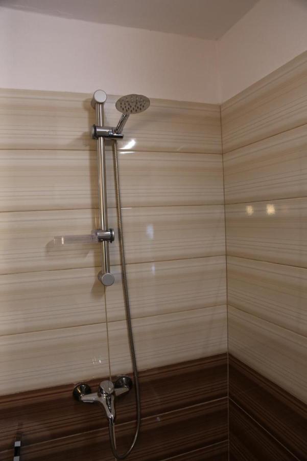 Modern Marvel Apartment Krujë Eksteriør billede