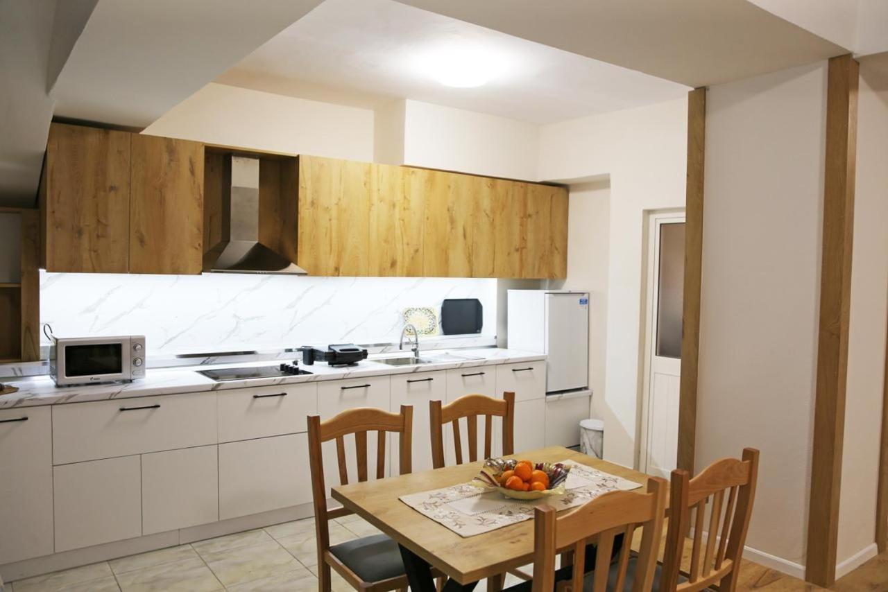 Modern Marvel Apartment Krujë Eksteriør billede